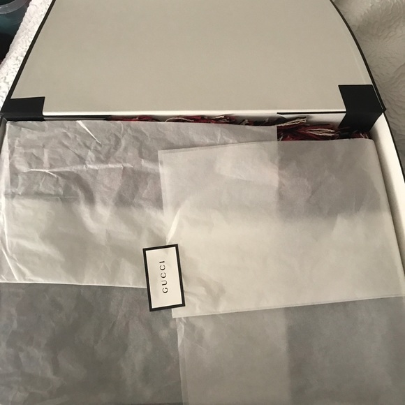 GUCCI throw blanket - Picture 2 of 7